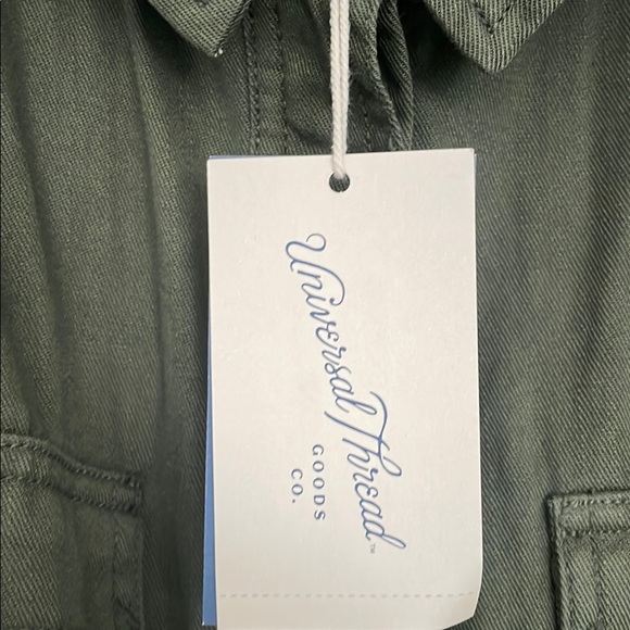 Universal Thread Green Jumpsuit with Collared Neckline and Adjustable Waist - Picture 2 of 8